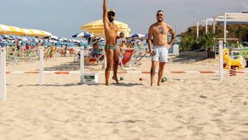 Spiaggia privata, lettini da mare, ombrelloni, teli da spiaggia