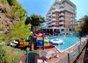 Piscina a l'aire lliure de temporada 