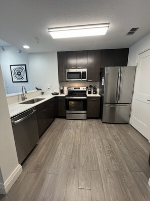 Private kitchen - Close to Disney!!  3 Bedroom/2 Bath Hotel Suite in Winter Garden (Winter Garden)