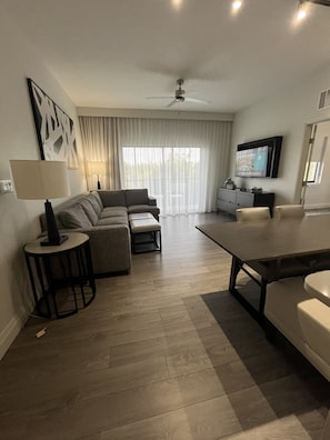 Living area - Close to Disney!!  3 Bedroom/2 Bath Hotel Suite in Winter Garden (Winter Garden)