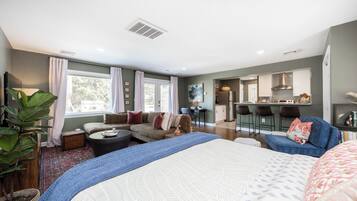 Een strijkplank/strijkijzer, gratis wifi, beddengoed