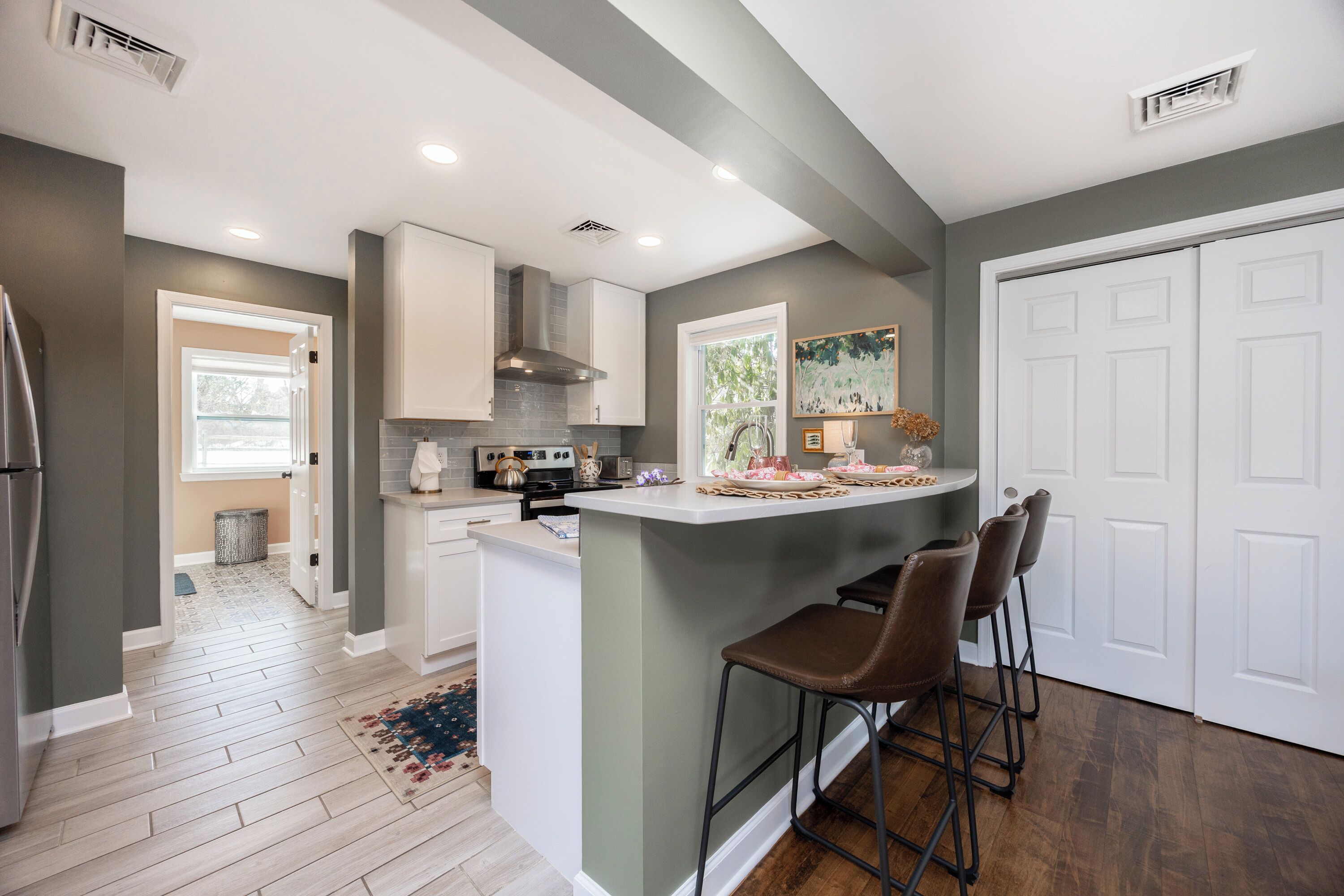 Kylskåp, mikrovågsugn, ugn och spishäll