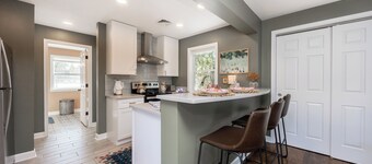 Blue Lotus, LUXE Cottage, in walkable Kennett Square near Longwood Gardens