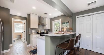 Blue Lotus, LUXE Cottage, in walkable Kennett Square near Longwood Gardens