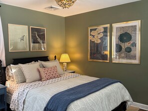 1 bedroom, desk, iron/ironing board, free WiFi - Blue Lotus, LUXE Cottage, in walkable Kennett Square near Longwood Gardens (Kennett Square)