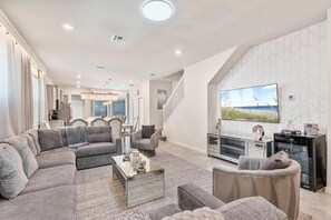 Living area - Luxury 5BR w/ Private Pool Windsor (Clermont)