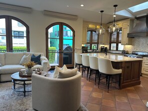 Interior - Beautiful 3-bedroom house with AC in peaceful Manhattan Beach Sand Section (Manhattan Beach)