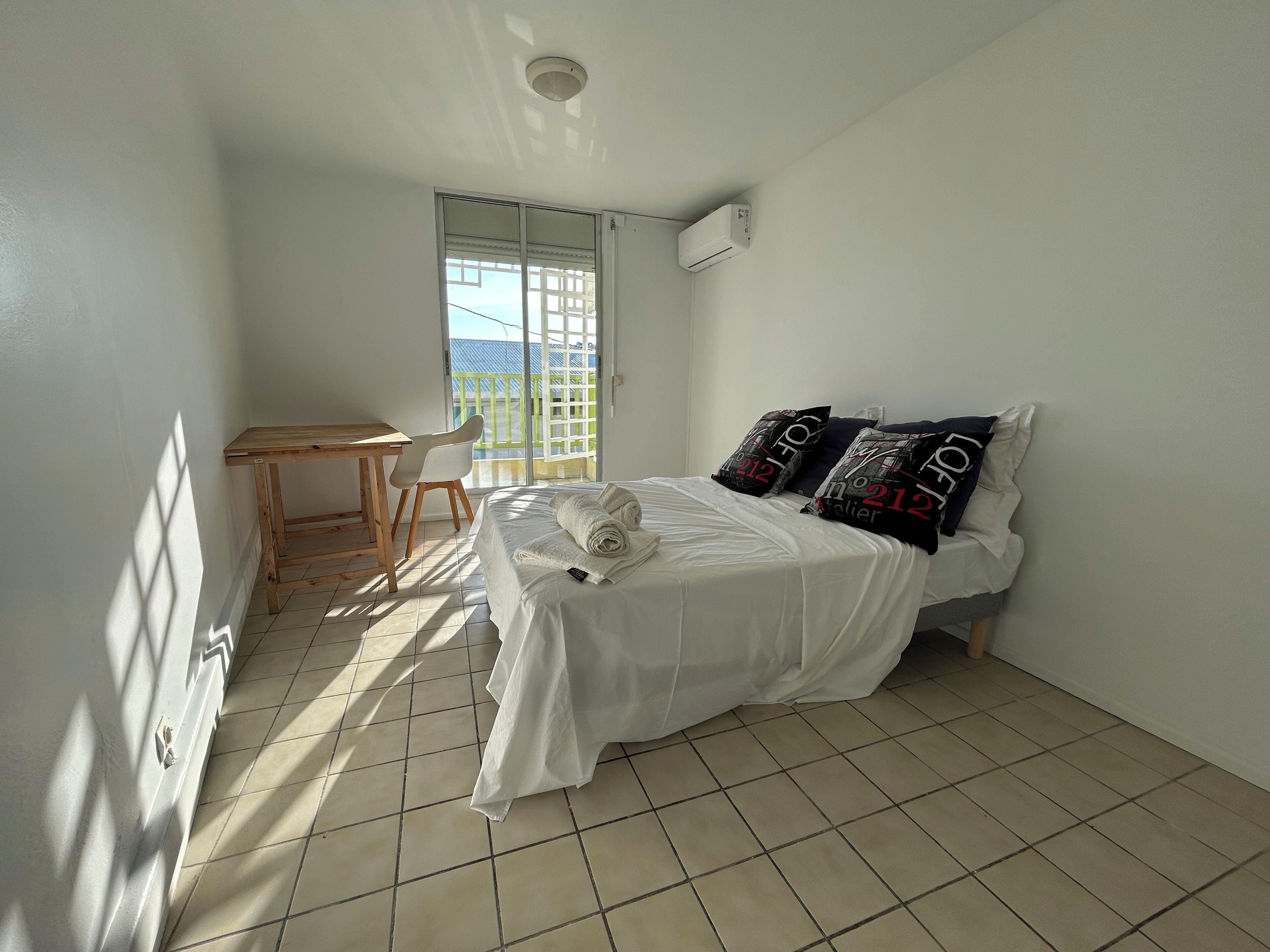 3 chambres, fer et planche à repasser, Wi-Fi, draps fournis