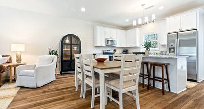 New Opelika Townhome ~ Sleeps 8