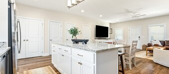 New  Opelika Townhome ~ Sleeps 8