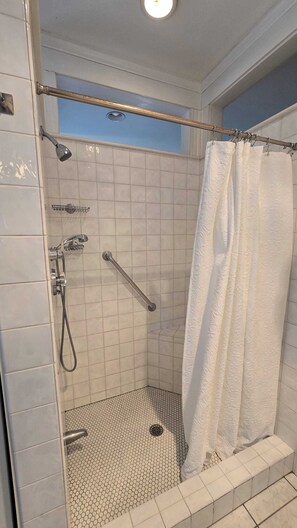Hårtørrer, håndklæder