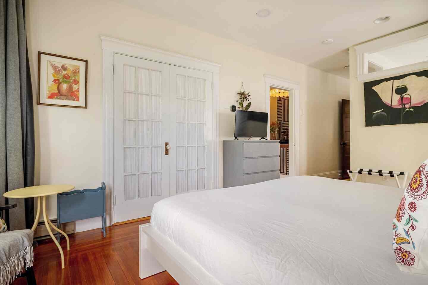 1 bedroom, desk, iron/ironing board, travel cot
