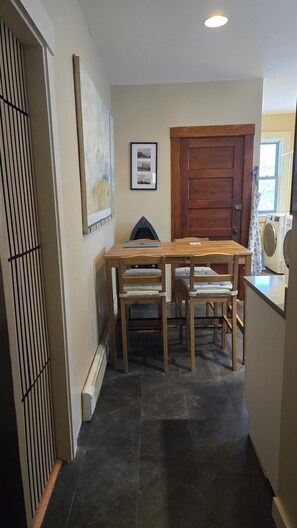 Dining - Classic charm with modern comforts near Harvard. (Cambridge)
