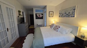 1 bedroom, desk, iron/ironing board, travel cot - Classic charm with modern comforts near Harvard. (Cambridge)