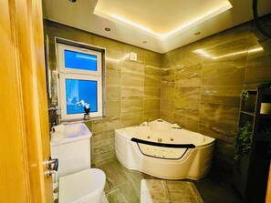 Shower, jetted bath, hair dryer, towels - Stylish 5-bedroom home arranged over three floors.
It sleeps 10 guests. (Sheffield)