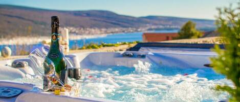Villa (FourBedroom Villa With Sauna and jacu) | Outdoor spa tub