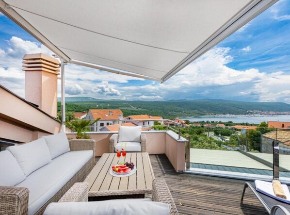 Villa (FourBedroom Villa With Sauna and jacu) | Terrasse/patio