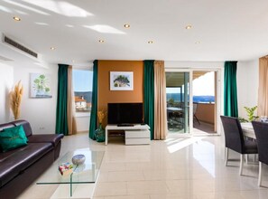 Villa (FourBedroom Villa With Sauna and jacu) | Lobby