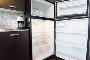 Condo, 1 Bedroom, Accessible, Balcony | Interior - Peaceful Hospital Stay Suite Near Sickkids, Toronto General, Mount Sinai, UHN (Toronto)