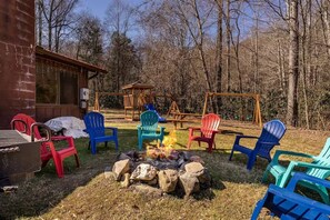 Property grounds - Smoky Mountain Creekside Retreat - Private Cabin with Backyard Stream (Maggie Valley)