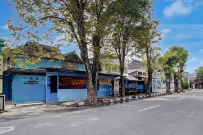 Front of property - Hotel O Lowanu Stay Syariah (Yogyakarta)