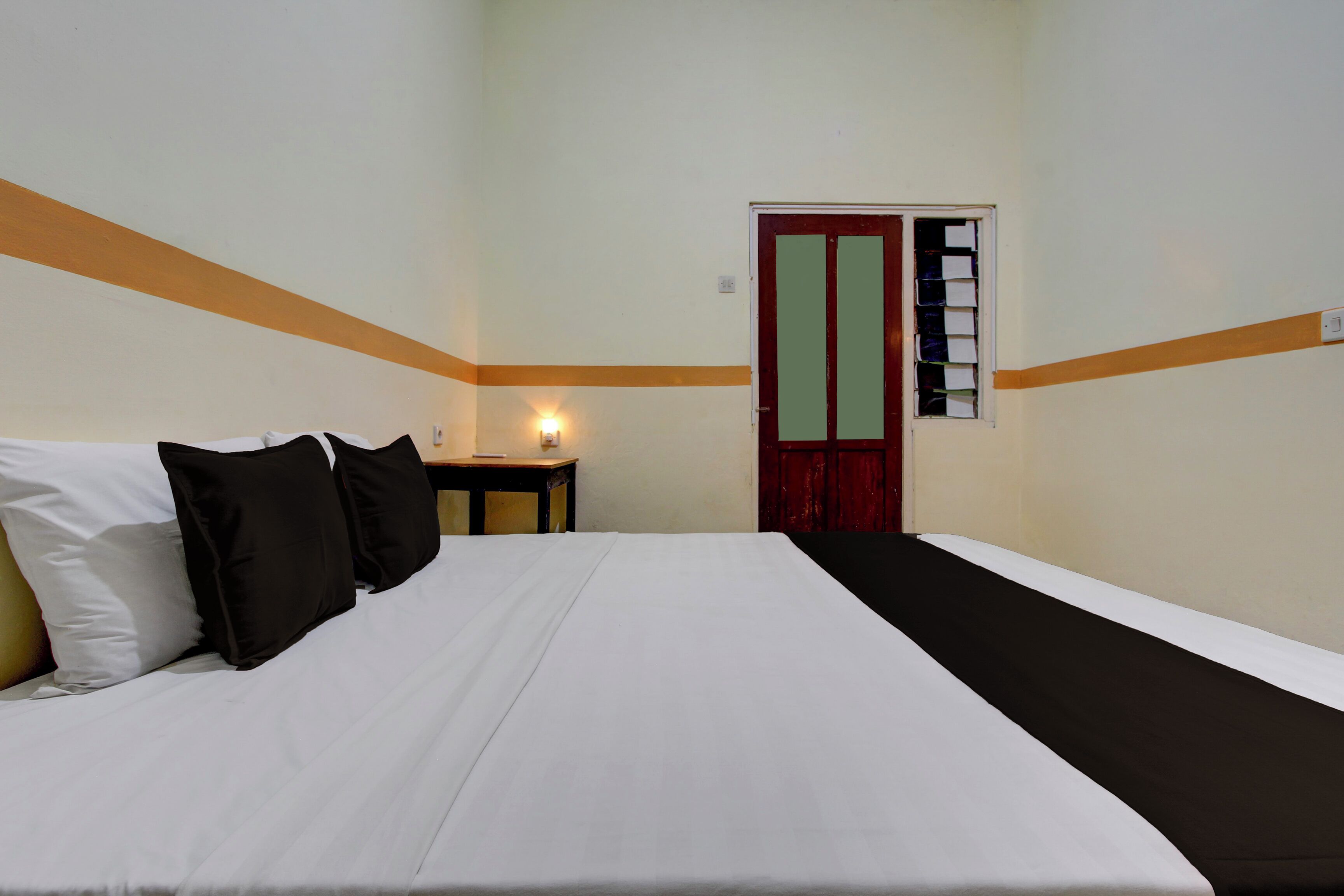 Deluxe Double Room | Desk, free WiFi, bed sheets
