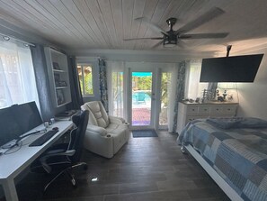 1 bedroom, desk, iron/ironing board, free WiFi - Luxury 1BR Retreat Apt in Key Largo with Pool, Hot Tub, Sauna (Tavernier)