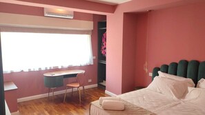 Luokittelematon kuva, 4 kautta 8, painike