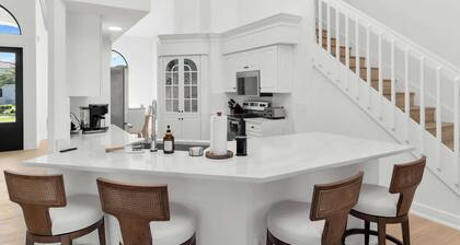 A Slice of Paradise in the Heart of Marco Island!