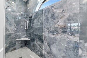 Shower, hair dryer, towels, shampoo - A Slice of Paradise in the Heart of Marco Island! (Marco Island)