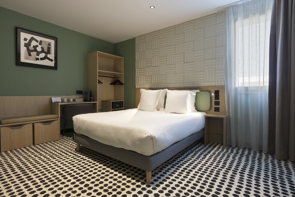 Standard Room, 1 Queen Bed, Accessible, Non Smoking | Free WiFi