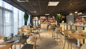Daily buffet breakfast for a fee - Best Western Marquise Cote D'Opale (Marquise)
