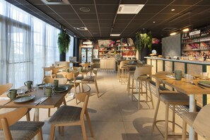 Daily buffet breakfast for a fee - Best Western Marquise Cote D'Opale (Marquise)