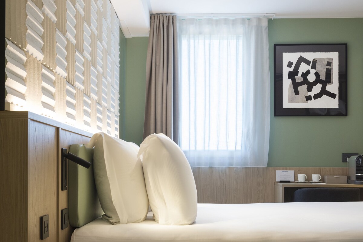 Standard Room, 1 King Bed, Non Smoking | Free WiFi