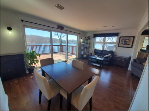 Lakefront Escape on Lake Hopatcong – 100 Feet of Private Waterfront