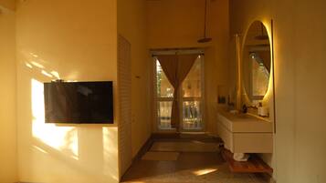 Basic Room, Garden View | Interior