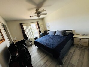 2 bedrooms, in-room safe, iron/ironing board, WiFi - 2 separate bedroom private bathroom 20 mins from Disneyland btw LA, and OC (Artesia)