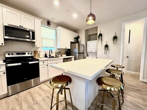 Private kitchen - Spacious Golden Safari Townhome (San Diego)