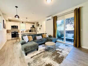 Smart TV - Spacious Golden Safari Townhome (San Diego)