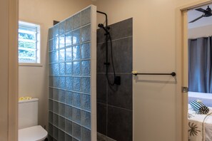 Comfort villa, 4 slaapkamers, airconditioning, uitzicht op tuin | Badkamer