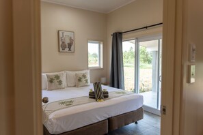 Comfort villa, 4 slaapkamers, airconditioning, uitzicht op tuin | Een kluis op de kamer, een strijkplank/strijkijzer, gratis wifi