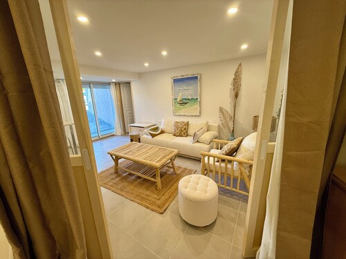 Appartement T2  lumineux, neuf, très bien équipé, calme place de parking dédiée.