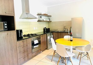 Private kitchen - WELCOME TO 144 @ MAYFAIR — YOUR URBAN OASIS IN CENTURY CITY, CAPE TOWN! (Cape Town)