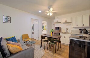 Interior - 2BR Houston Haven, Playground, Prime Location (Houston)