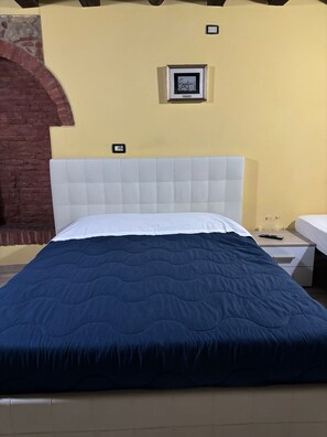 Classic Triple Room | Free WiFi - Affittacamere Valentina (Verona)