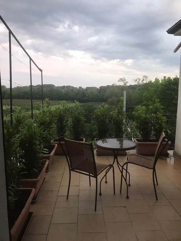 Family Quadruple Room, Balcony | Outdoor dining - Affittacamere Valentina (Verona)