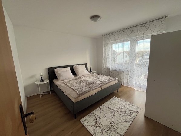 2 chambres, fer et planche à repasser, Wi-Fi gratuit, draps fournis