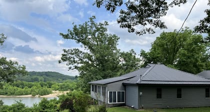 Deer Hollow on the river’s edge in charming Vienna