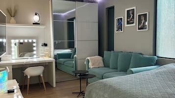 4 bedrooms, desk, iron/ironing board, travel crib