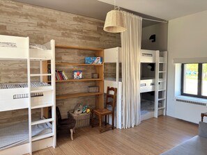 3 bedrooms, travel cot, free WiFi, bed sheets - Courtoin Mill Guesthouse (Vimory)